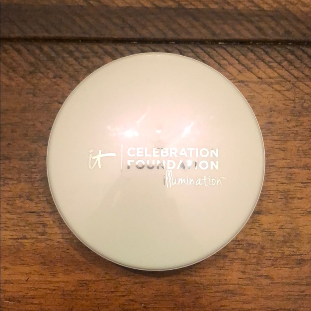 iT Cosmetics Celebration Foundation